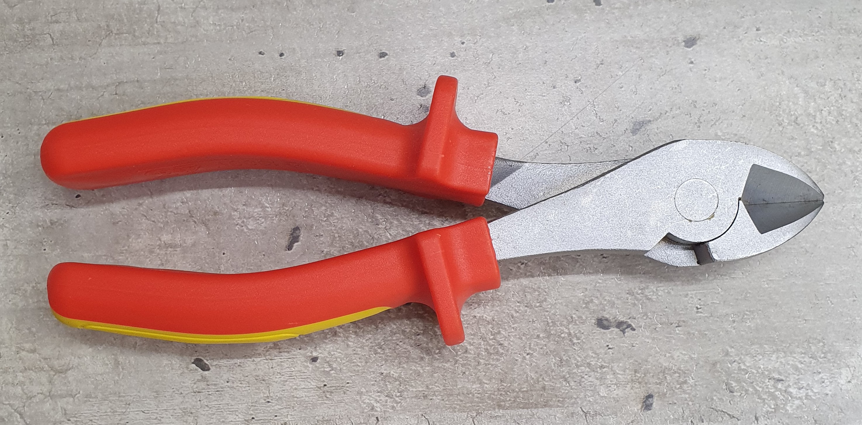 Kleště štípací stranové silové, do 1000V, délka 180mm